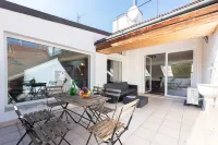 Stylish 4-bedroom apartment with Terrace Hotels in der Nähe von Vrchlicky Garden