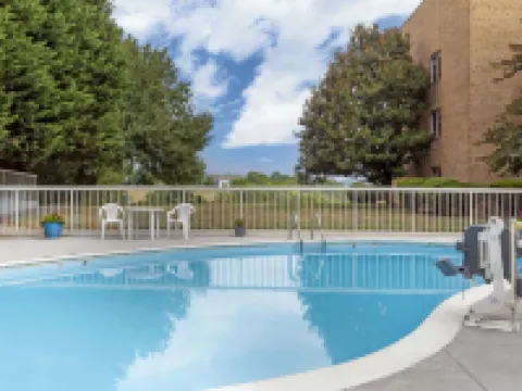 コンフォート スイーツ イン アット リッジウッド ファーム セーレムのホテル