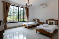 Suanpalm Farmnok Hotels near Sunrise Lagoon Country Club
