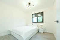 Between Sky and Land - Pet friendly