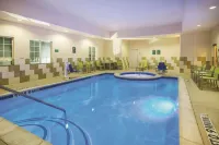 Baymont Inn & Suites by Wyndham Dallas South-DeSoto Hotel di DeSoto
