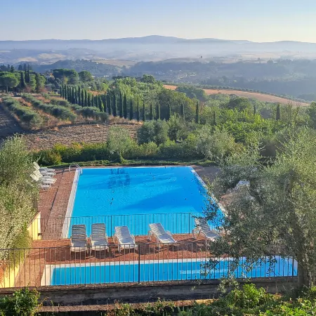 House with Private Garden in the Crete Senesi