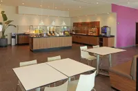 萬豪City Express蒙特雷大學區飯店 - 早餐