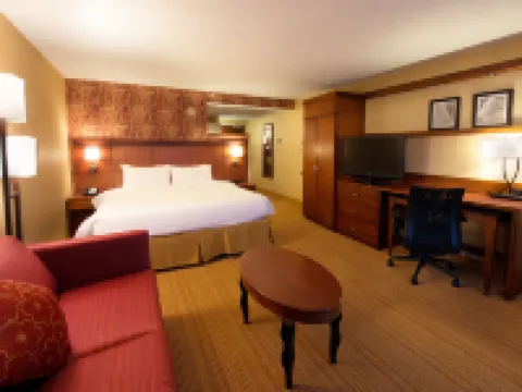 コートヤード バイ マリオット キャントン ジャクソンのホテル