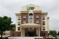 Holiday Inn Express & Suites DFW West - Hurst Отели рядом с достопримечательностью «Шоппинг-центр Бедфорд Юлесс»
