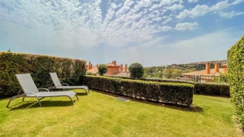 Luxury Ground Floor Apartment with Spa Facilities