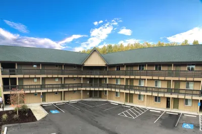 Life Northwest RV Sites and Lodging Hotel a Harrisburg