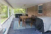Charming 3-bedroom house on the lake in gorgeous Denver, NC
