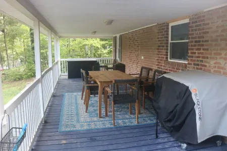 Charming 3-bedroom house on the lake in gorgeous Denver, NC