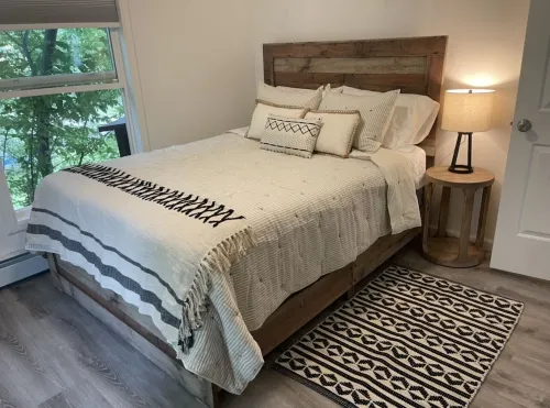 The Raven Lodge in Abbott Loop