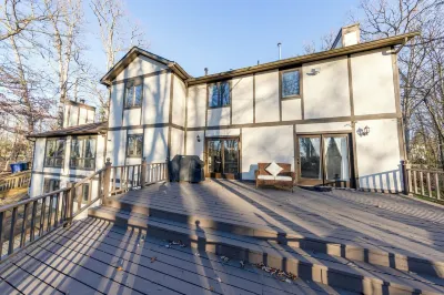 Spacious 6-bedroom villa – Unwind & Rejuvenate Отели в г. 