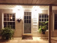 A cottage on the shore of the Delaware River Hotels in Salem County