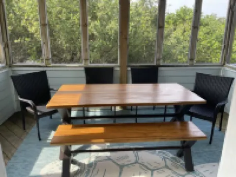 Perfect place for a beach getaway - 7 min walk to beach