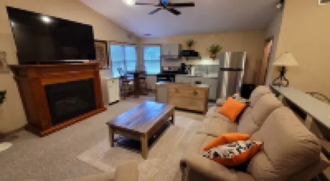 Quiet 1/1 in Historic Village of Milan, OH just minutes away from Cedar Point Hotels in Milan Township