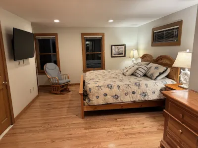5 Min Walk to Nauset Beach, Saltwater Heated Pool & Hot Tub