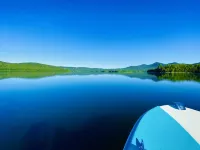 6 Min from Stratton, King Beds, Dogs OK, Jacuzzi Tub, Wrap Around Deck! Hotels in Jamaica