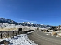 Yellowstone Retreat Rentals U2: two blocks from Yellowstone!