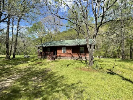 Peaceful cabin steps away from the creek, convenient access to ATV trails!