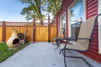 The Hygge House // A Cozy Guest House 15 min from Downtown