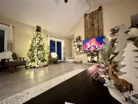 Spacious Pondside Firepit Retreat w/ Outdoor Dining, Grill & Firepit Near Acadia Hotels in Lamoine