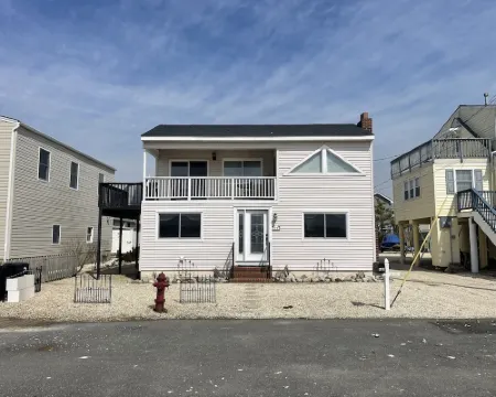 Sunset Cove: Bayview, fantastic location, close to everything Hotels in Long Beach Township