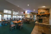 Cozy Retreat with Outdoor Pools & Golf Views at Holiday Hills Resort