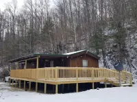 Secluded Nature Retreat w/ Huge Deck, Hot Tub & Fast Wi‑Fi