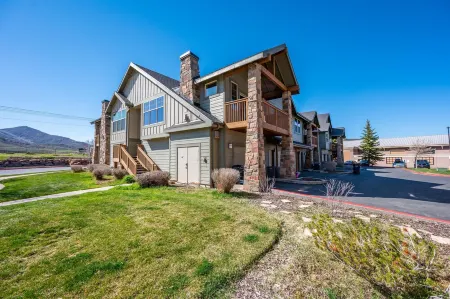 Comfy & Convenient with View of Utah Olympic Park