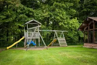 Cheerful Family Manor- Sleeps 25 w/hot tub and private pool in Amish Country