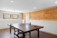 Modern Mountain Escape - minutes to town & mountains Hotels in Waitsfield