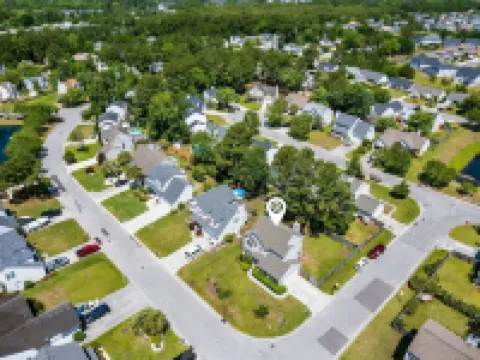 Spacious & Quiet Vacation Getaway, 15 Min to Beach 錫爾弗萊克酒店