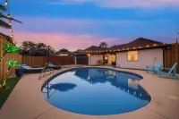 Ultimate Comfort & Modern Elegance in our Renovated Pool House with Hot Tub