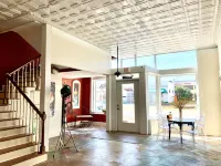 Cozy king ensuite room in historic railroad inn فنادق في Cowan