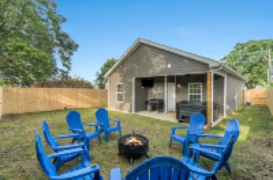 Bourbon Run - HotTub/ Ark 30min/ Horse Park 12min/ Walk Downtown/ 4BR Sleeps 8