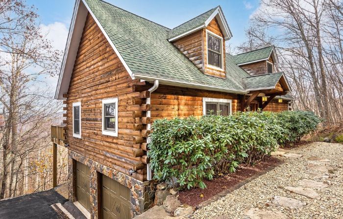 Breathtaking Mountain View Luxury AVL Cabin w/Hot Tub, Fireplaces, Hi-Speed Wifi