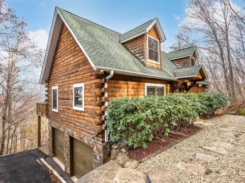 Breathtaking Mountain View Luxury AVL Cabin w/Hot Tub, Fireplaces, Hi-Speed Wifi