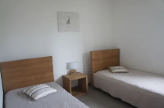 Luxury Apartment, Garden and Terrace, Swimmingpool, Beach 500m Away