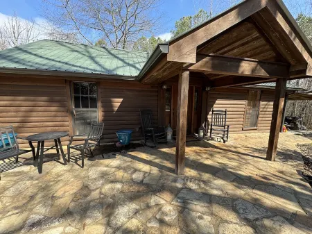 Peaceful guest house just 10 miles from the charming Oxford Square.