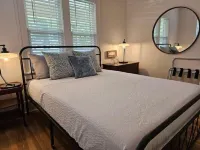 Porch Swing Place - Newly Renovated Charm