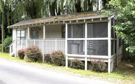 A cozy cabin right in the heart of Maggie Valley!