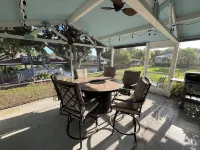 Spacious home directly on Lake Grassy canal. Boat house, hot tub & pool table Hotels in Highlands County