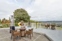 A Mountain View Retreat with pool, hot tub and more...