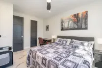 All New spacious cozy in-law suite 1BD minutes to highway 485 & 74 Renfrow Hardware附近的飯店