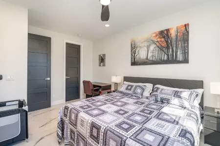 All New spacious cozy in-law suite 1BD minutes to highway 485 & 74 Отели рядом с достопримечательностью «Парк Перзер-Халси»