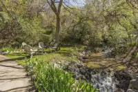 Now Discounted Nov & Dec Dates! - One of a Kind Retreat with Private Creek! Hotels in Centerville