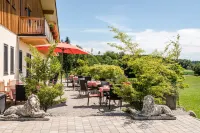 Fantastic "Wilder Kaiser" vacation apartment on the Fasanenhöhe horse farm Hotels in Chieming