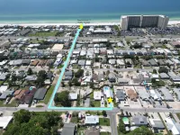PCB Oasis, Stunning Private Saltwater Pool, 6 Min Walk to the Beach.