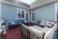 Cozy 4-Bedroom Raleigh Retreat. Home Theater. Furnished Deck. 15 Min to Downtown - บังกะโล
