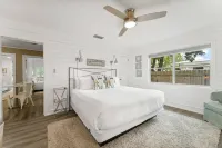 Classic Seagrove Cottage One Block from 30A Beach Access