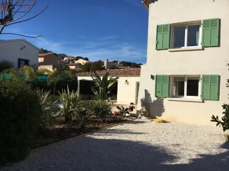 5 Bedroom Private Vacation Home in Carqueiranne Отели рядом с достопримечательностью «Mas Provencal La Richaude»